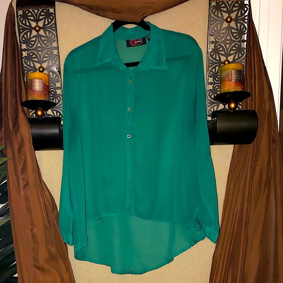Gorgeous green blouse. - Picture 1 of 2